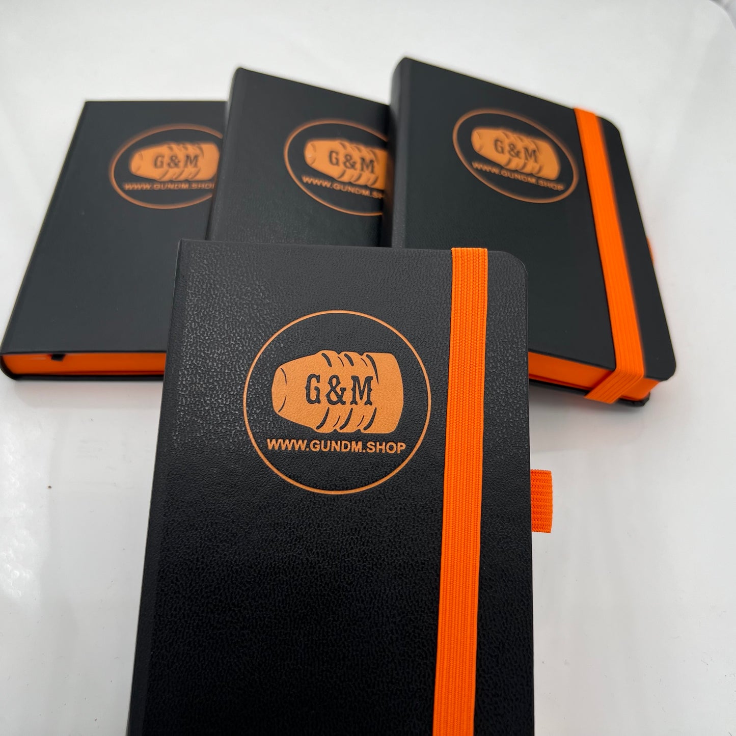 G & M Notizbuch DIN A 6 kariert mit Stiftehalter